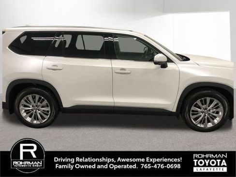 Used 2025 Toyota Grand Highlander AWD image 8