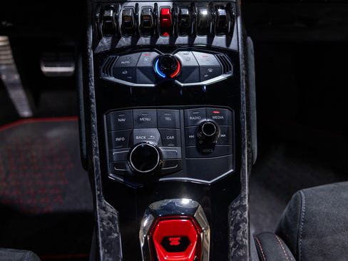 Used 2018 Lamborghini Huracan Performante image 42