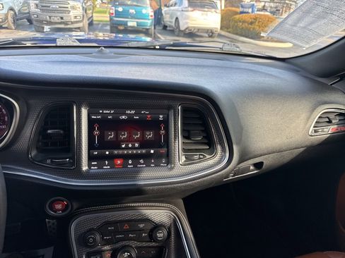 Used 2018 Dodge Challenger SRT Hellcat image 34