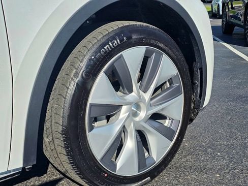 Used 2021 Tesla Model Y Long Range AWD/4WD image 7