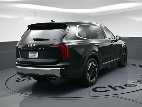 Used 2024 Kia Telluride S w/ S Sunroof Package FWD image 9
