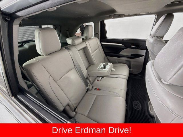 Used 2018 Toyota Highlander XLE FWD image 27
