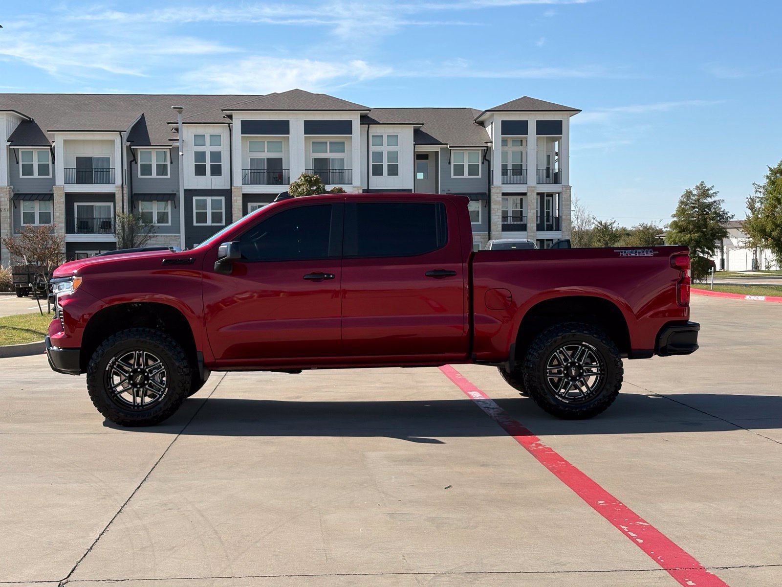 Used 2025 Chevrolet Silverado 1500 LT Trail Boss w/ Convenience Package II AWD/4WD image 4