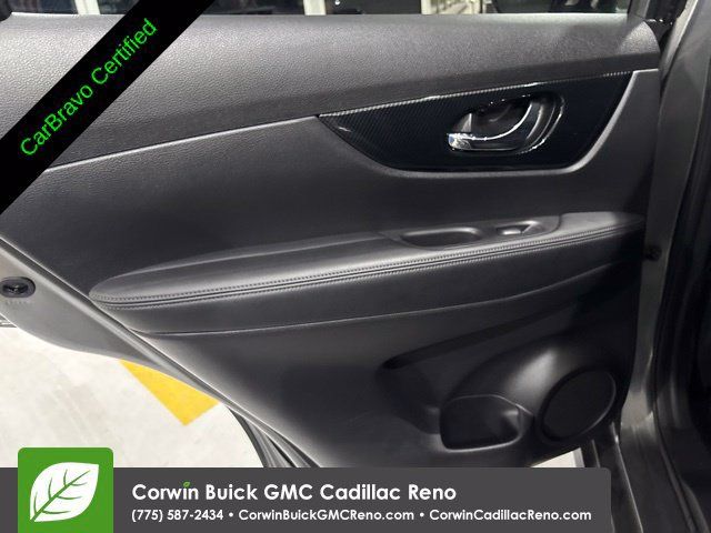 Used 2017 Nissan Rogue SL FWD image 26