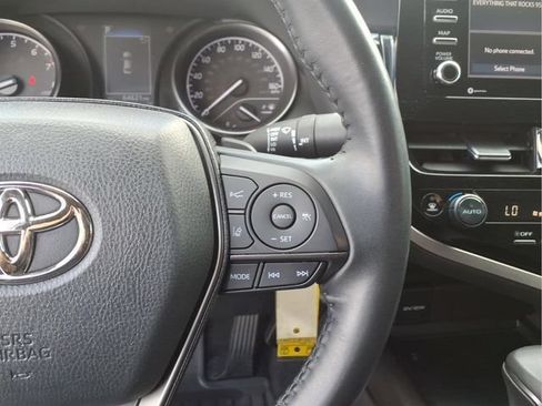 Used 2022 Toyota Camry SE FWD image 25