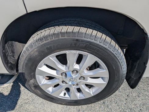 Used 2014 Toyota Sequoia Platinum image 10