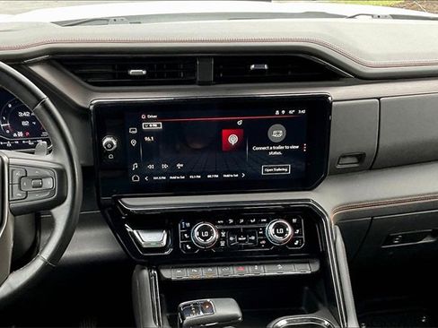 Used 2023 GMC Sierra 1500 AT4 w/ AT4 Preferred Package image 6