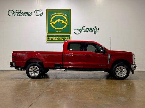 Used 2024 Ford F250 Lariat w/ FX4 Off-Road Package AWD/4WD image 9