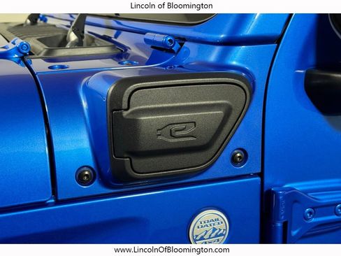 Used 2022 Jeep Wrangler Unlimited Sahara w/ Cold Weather Group image 17