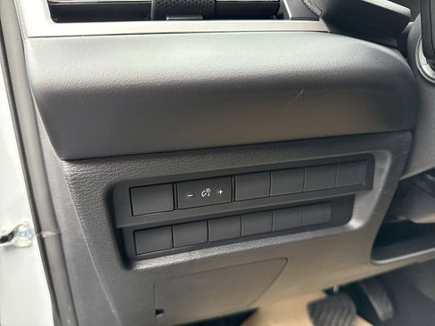 New 2025 Mitsubishi Outlander ES image 13