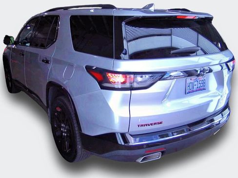 Used 2020 Chevrolet Traverse Premier w/ Redline Edition FWD image 4