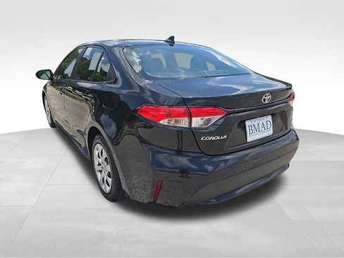 Used 2020 Toyota Corolla LE FWD image 12