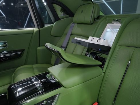 Used 2023 Rolls-Royce Phantom Sedan w/ The Phantom Package image 43