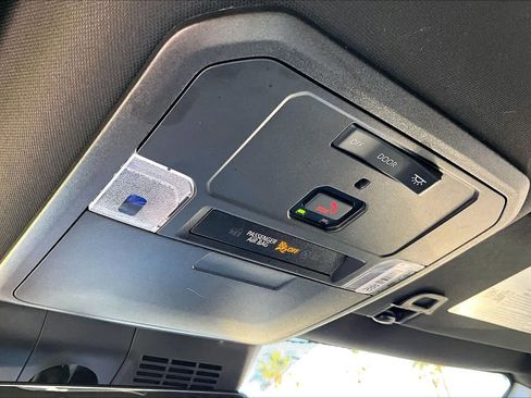 Used 2025 Toyota Tacoma TRD Sport image 32