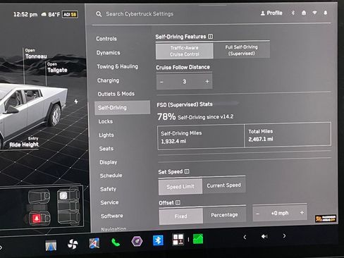 Used 2024 Tesla Cybertruck AWD Crew Cab image 30