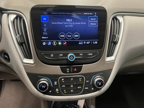 Used 2022 Chevrolet Malibu LT image 37