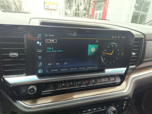 Used 2024 Chevrolet Silverado 1500 LT Trail Boss w/ Protection Package image 16