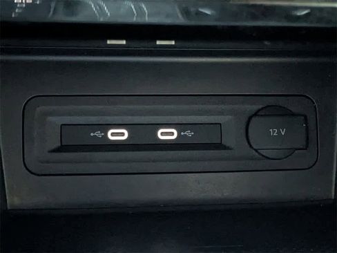 Used 2023 Volkswagen Atlas Cross Sport SE image 30