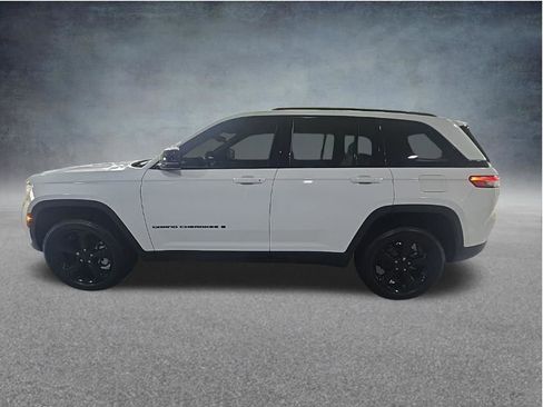 Used 2023 Jeep Grand Cherokee Limited w/ Black Appearance Package RWD image 8
