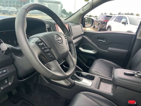 Used 2024 Nissan Frontier SL w/ Technology Package RWD image 11