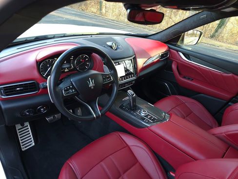 Used 2022 Maserati Levante GT image 2