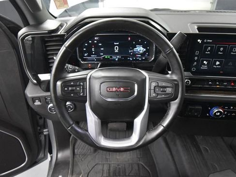 Used 2024 GMC Sierra 1500 SLE image 28