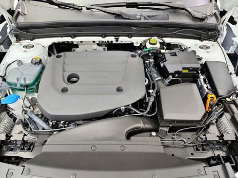 New 2026 Volvo XC40 B5 Plus w/ Climate Package image 32