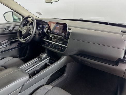 Used 2024 Nissan Pathfinder SV image 36