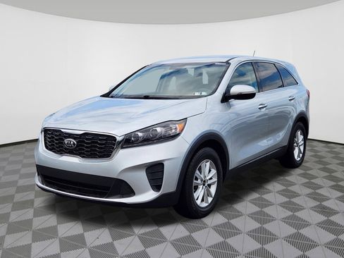 Used 2019 Kia Sorento FWD V6 image 2