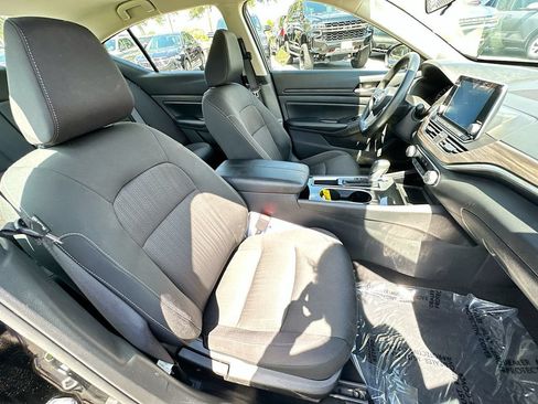 Used 2024 Nissan Altima 2.5 SV FWD image 25
