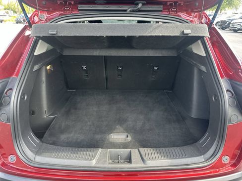 Used 2025 Chevrolet Trax LT w/ LT Convenience Package FWD image 32