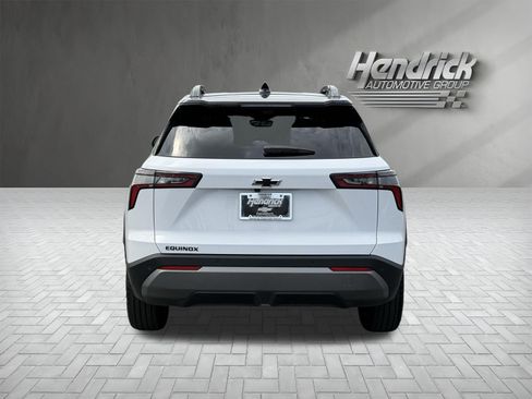 Used 2026 Chevrolet Equinox LT w/ Convenience Package II FWD image 9