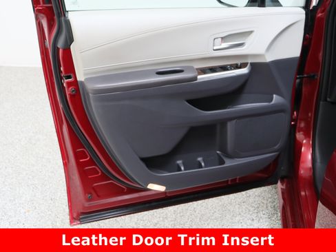 Certified 2021 Toyota Sienna XLE image 12