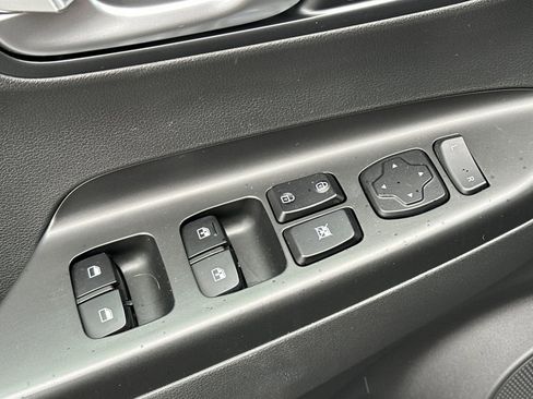 Used 2023 Hyundai Kona SE image 11