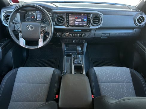 Used 2022 Toyota Tacoma TRD Off-Road image 12