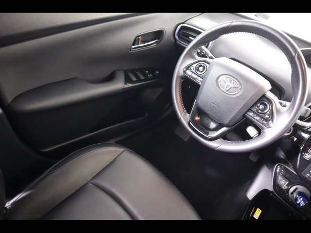 Used 2022 Toyota Prius Limited FWD image 23