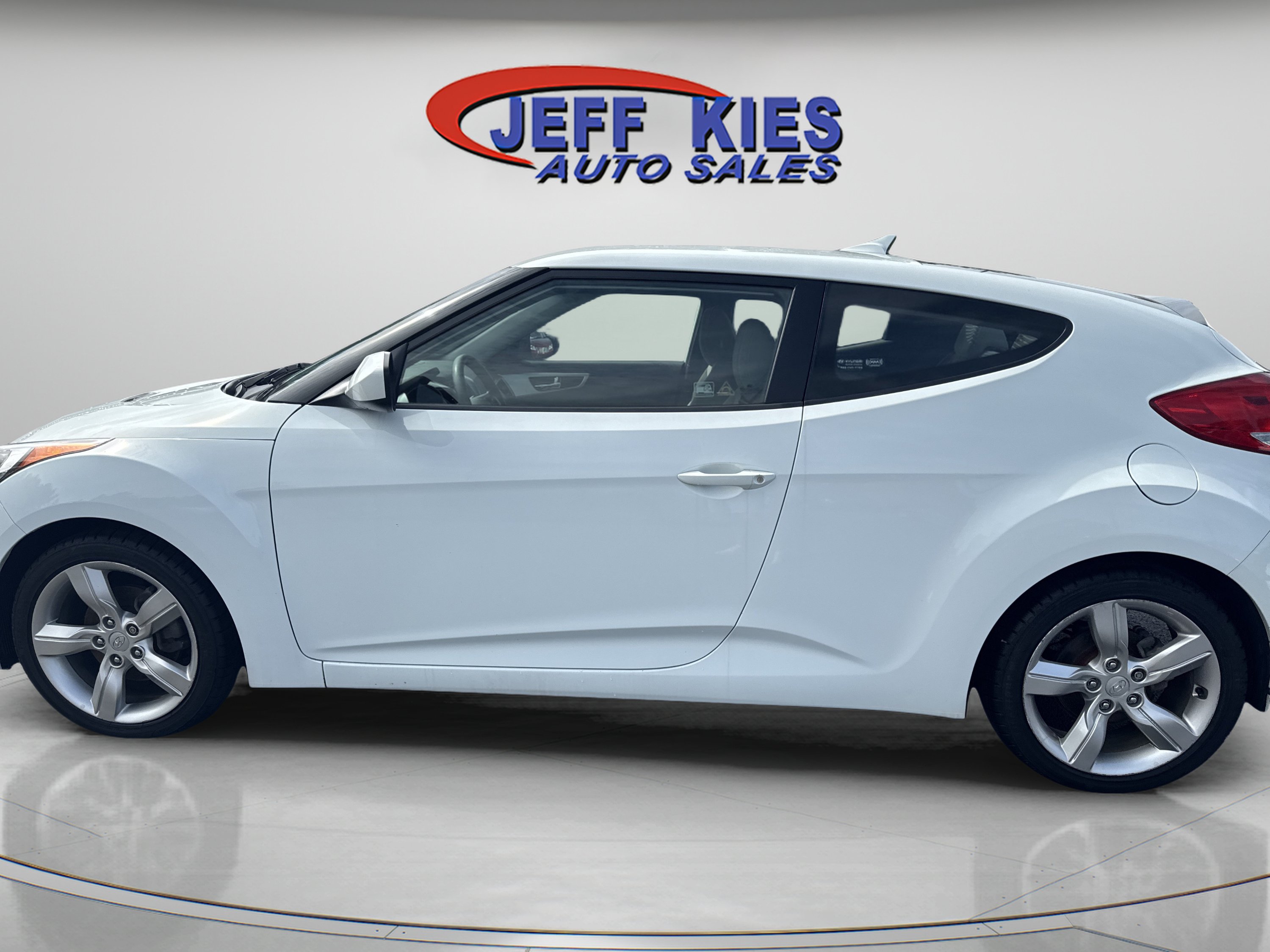 Used 2012 Hyundai Veloster FWD image 8