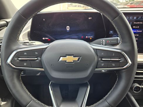 Certified 2025 Chevrolet Traverse LT FWD image 11