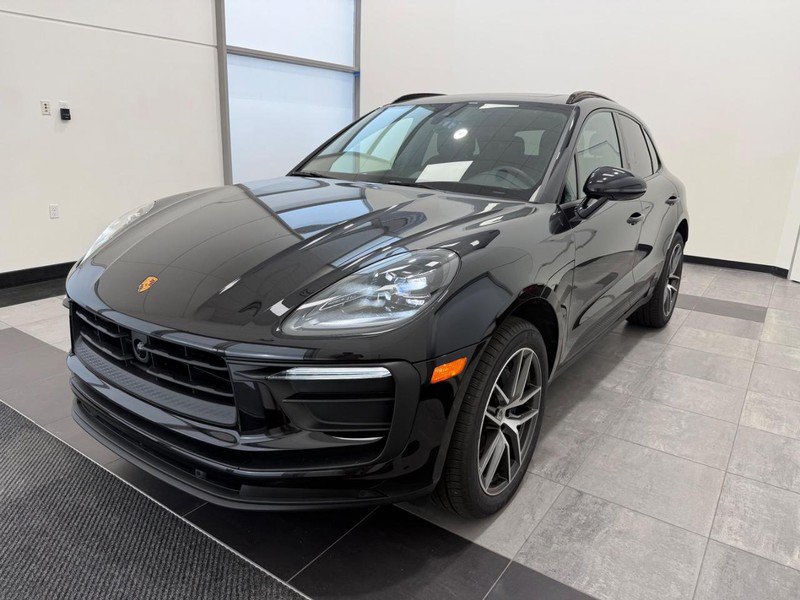 Used 2025 Porsche Macan AWD/4WD image 1