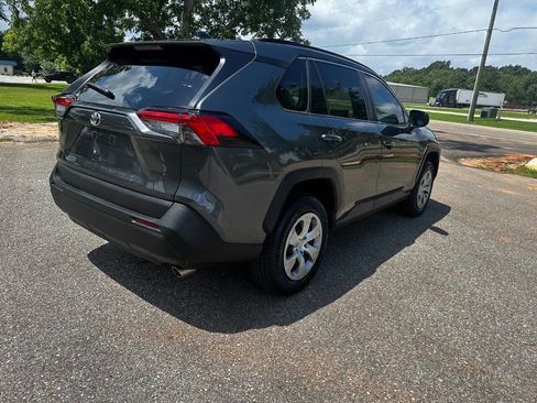 Used 2020 Toyota RAV4 LE FWD image 7