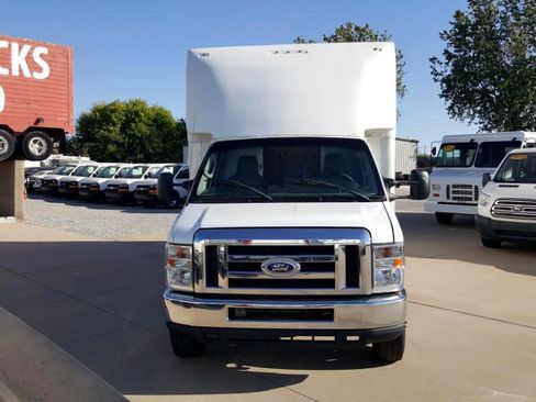 Used 2016 Ford E-450 and Econoline 450 Super Duty image 4