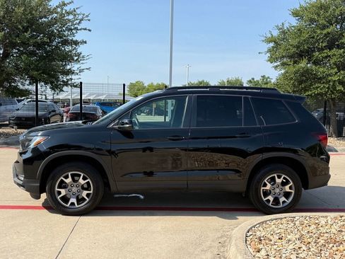 Used 2023 Honda Passport TrailSport image 2