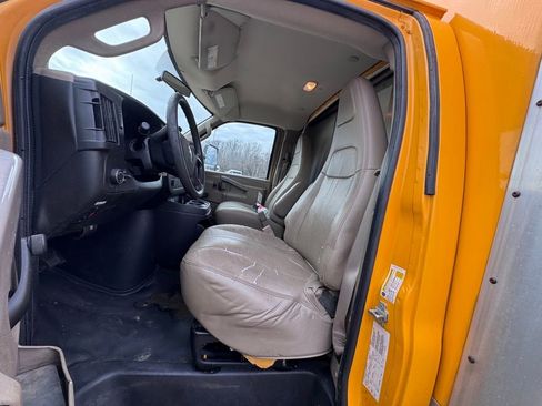 Used 2016 Chevrolet Express 3500 image 8
