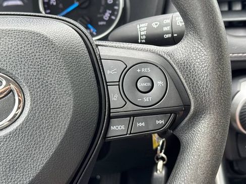 Used 2022 Toyota RAV4 LE AWD/4WD image 27