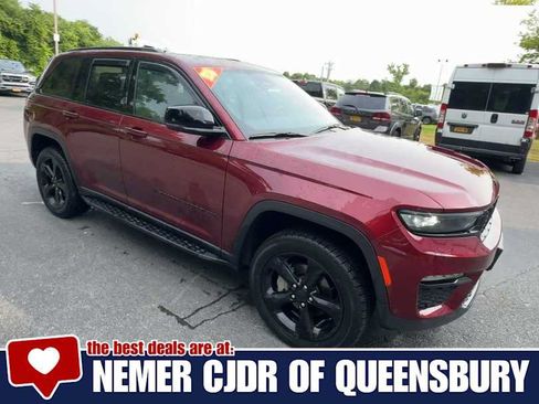 Used 2025 Jeep Grand Cherokee Limited w/ Luxury Tech Group II AWD/4WD image 2