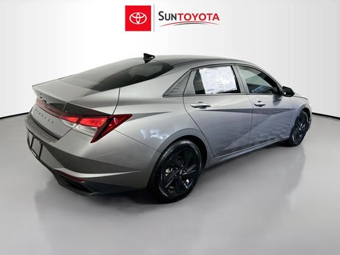 Used 2022 Hyundai Elantra SEL w/ Convenience Package FWD image 4