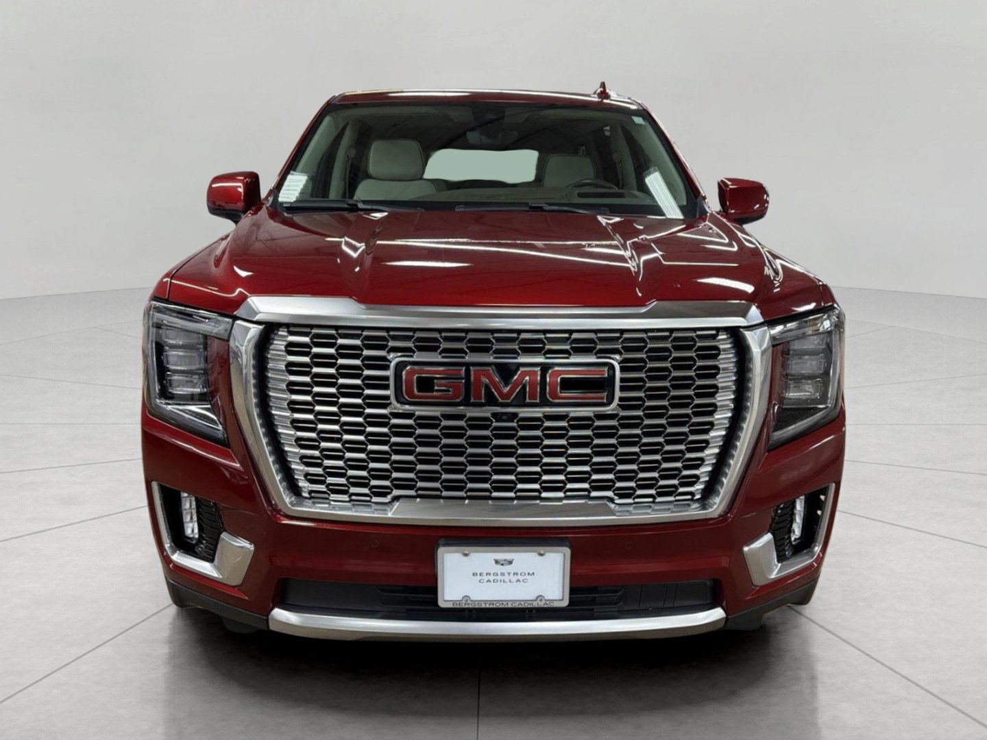 Used 2021 GMC Yukon XL Denali w/ Denali Premium Package AWD/4WD image 3