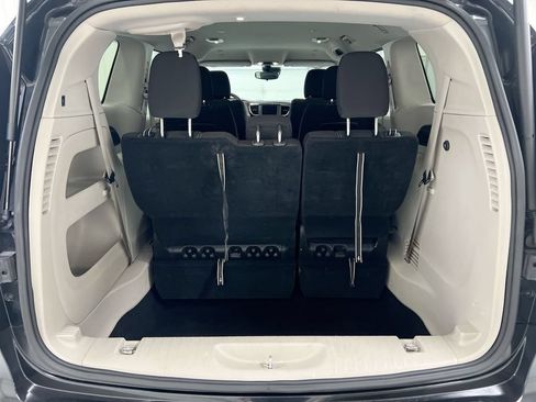 Used 2023 Chrysler Voyager LX FWD image 23