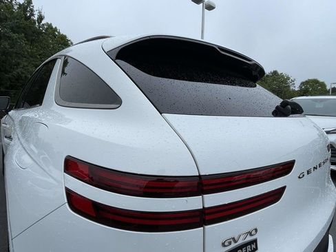 Used 2022 Genesis GV70 2.5T w/ Sport Prestige Package AWD/4WD image 13