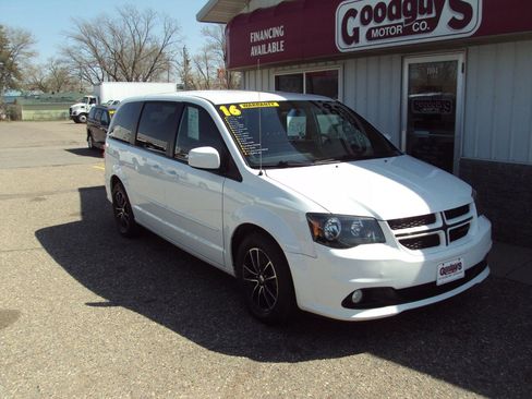 Used 2016 Dodge Grand Caravan R/T image 2